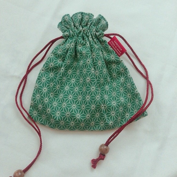 Mini mirror & drawstring pouch - Picture 6 of 8